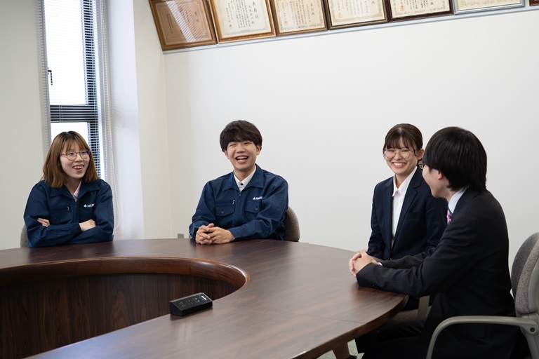 VOICE 02 作業シーン