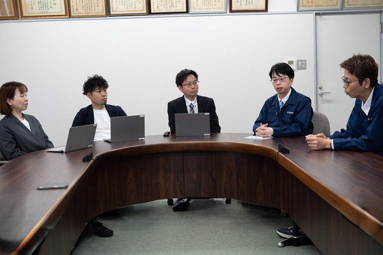 VOICE 01 作業シーン