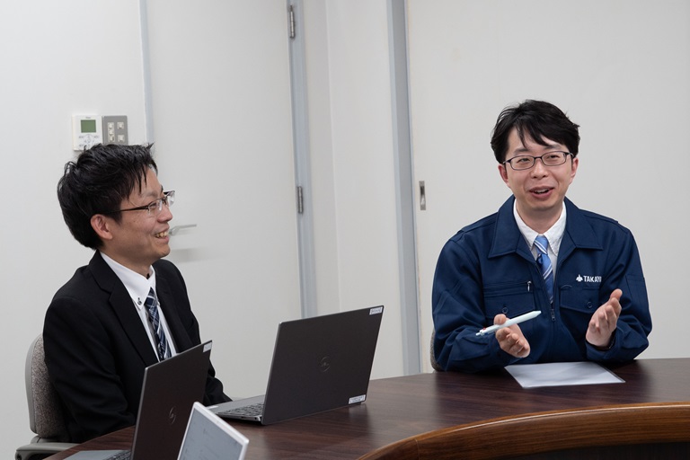 VOICE 01 作業シーン