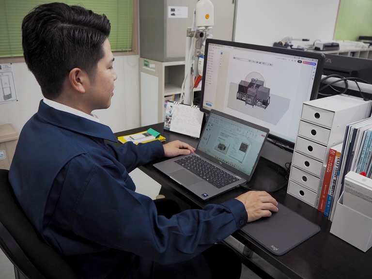 設計開発職（機械） 作業シーン
