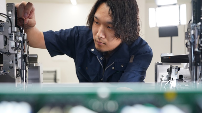 営業・サービスエンジニア シーン１